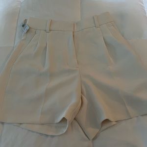 Aritzia Wilfred Effortless 5" Shorts- Light Birch